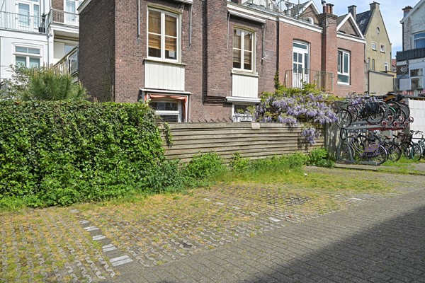 Medium property photo - Van Kinsbergenstraat 13, 2518 GV The Hague